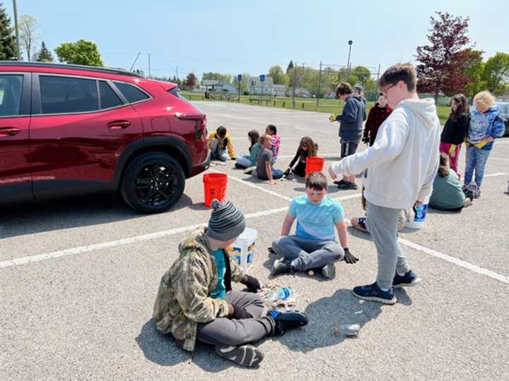 Lincoln students help clean up McRae Park News, Sports, Jobs The